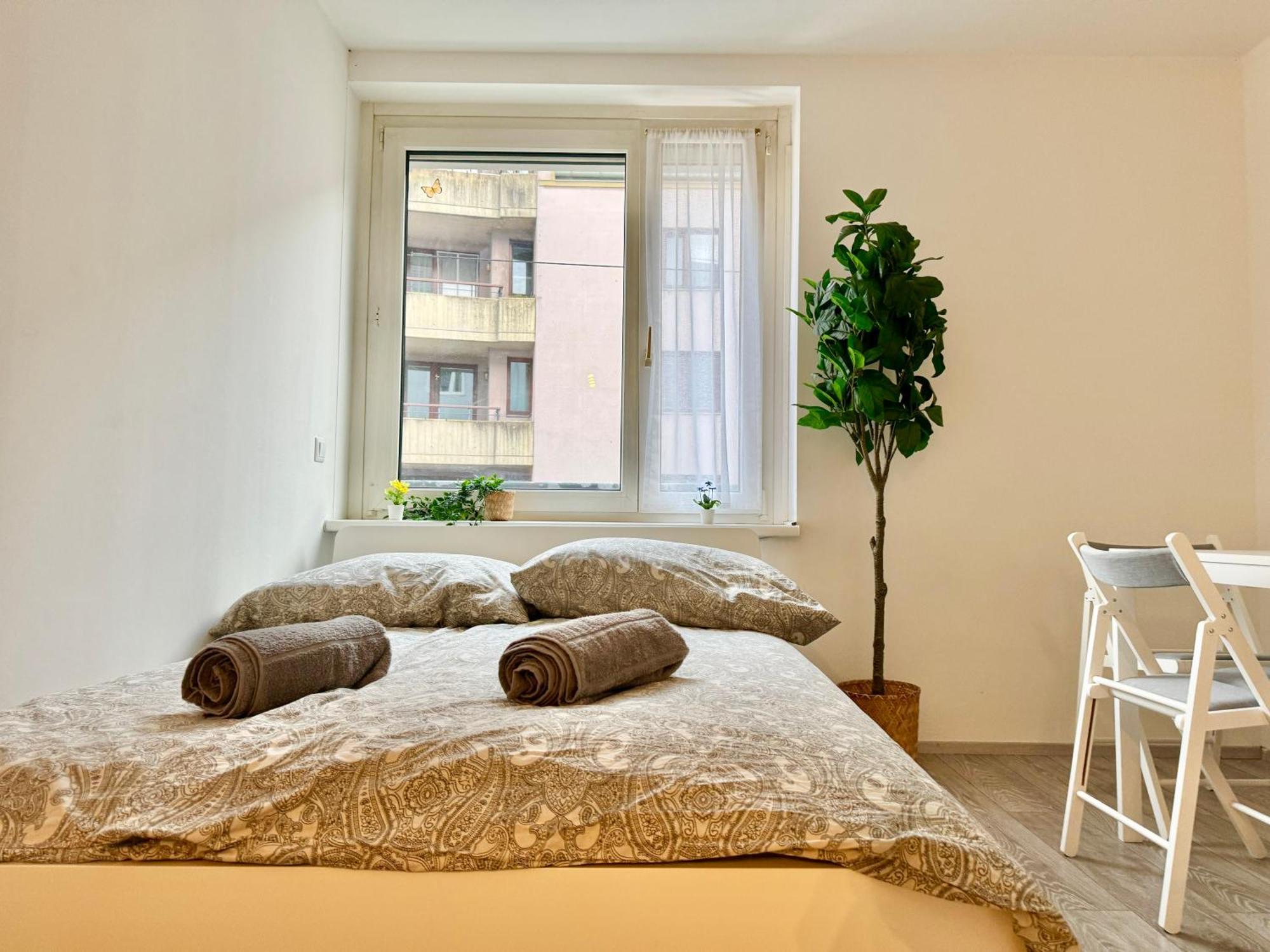 Stylish Schonbrunn Apartments With Free Parking فيينا المظهر الخارجي الصورة