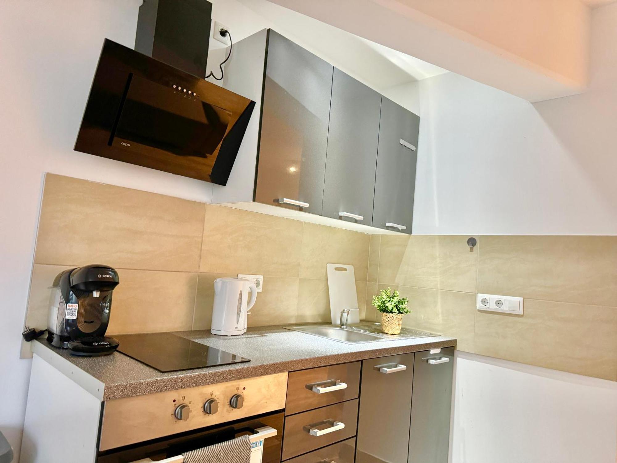 Stylish Schonbrunn Apartments With Free Parking فيينا المظهر الخارجي الصورة