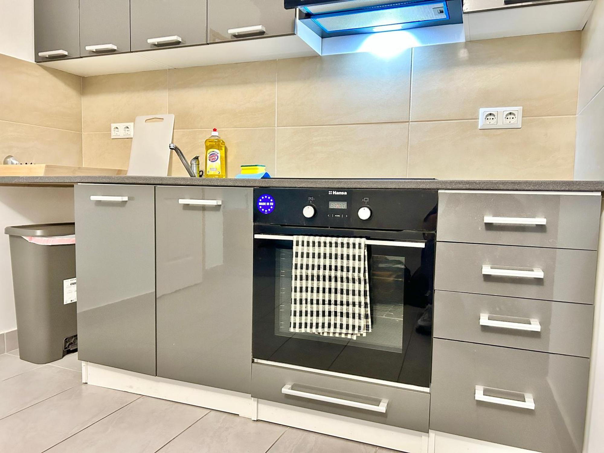 Stylish Schonbrunn Apartments With Free Parking فيينا المظهر الخارجي الصورة